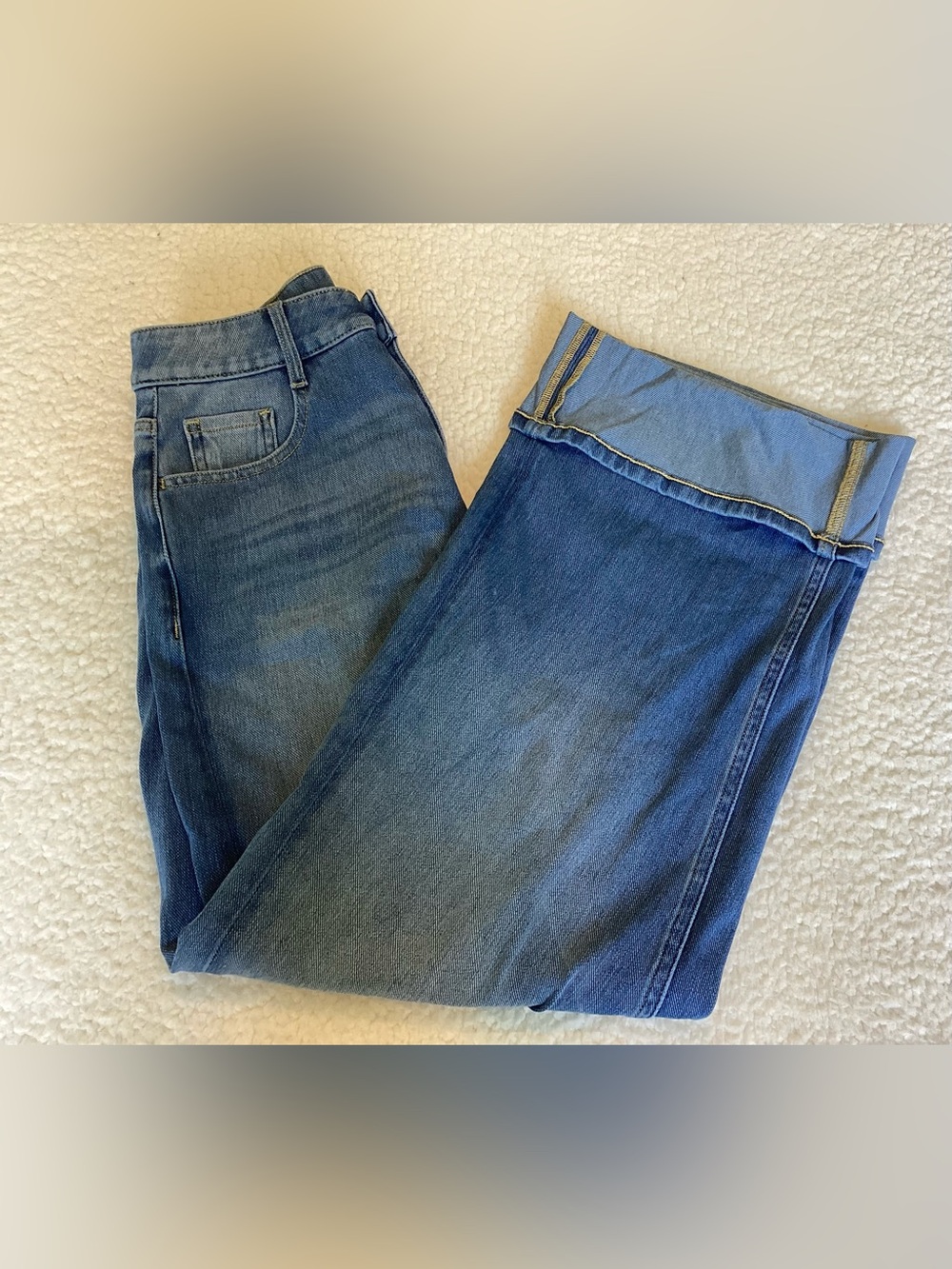 Halara Straight Leg Cuffed Jeans Size XS Medium Wash Stretch Quiet Luxury